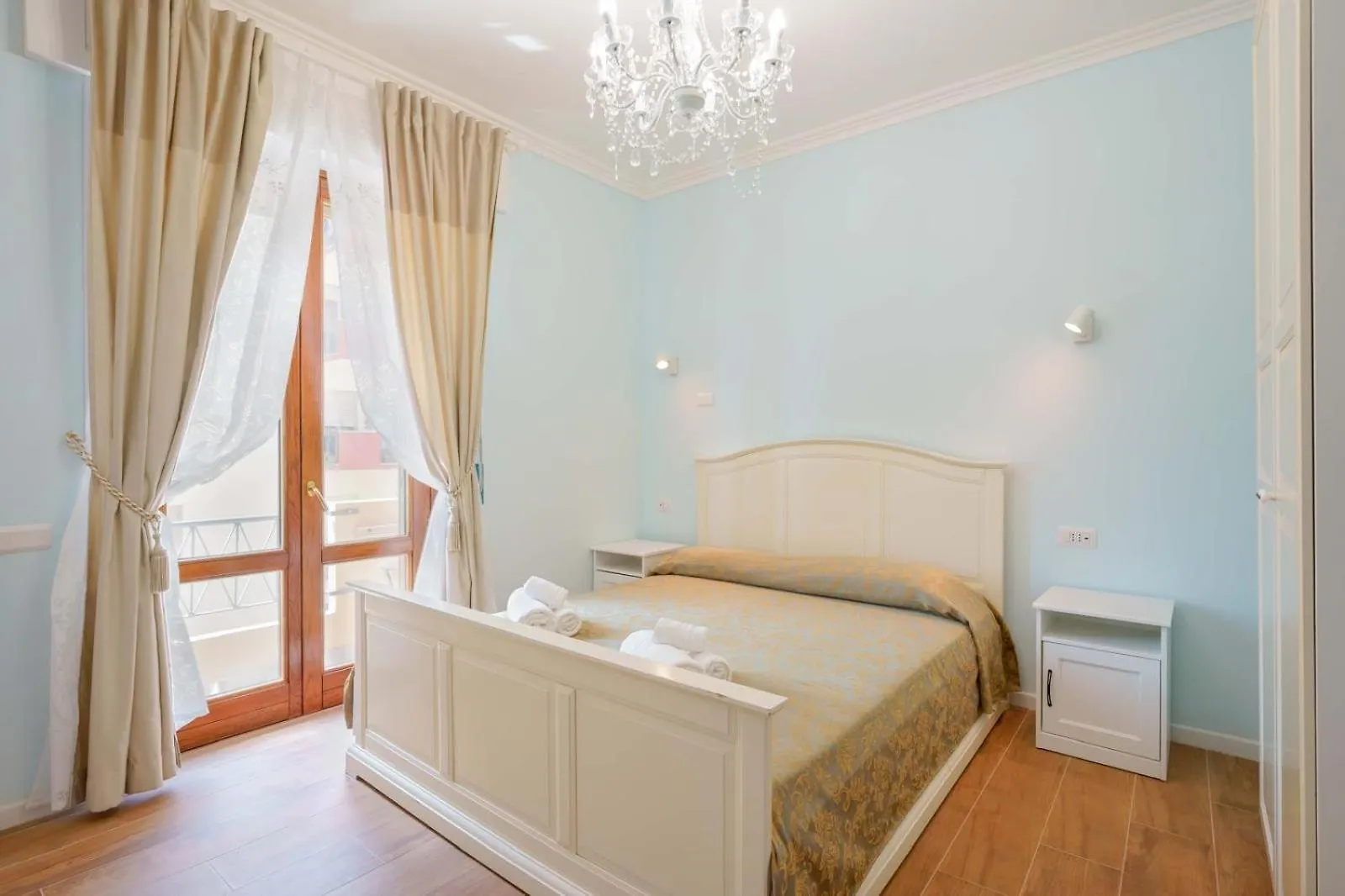 Al Teatro Lirico Otel Cagliari İtalya