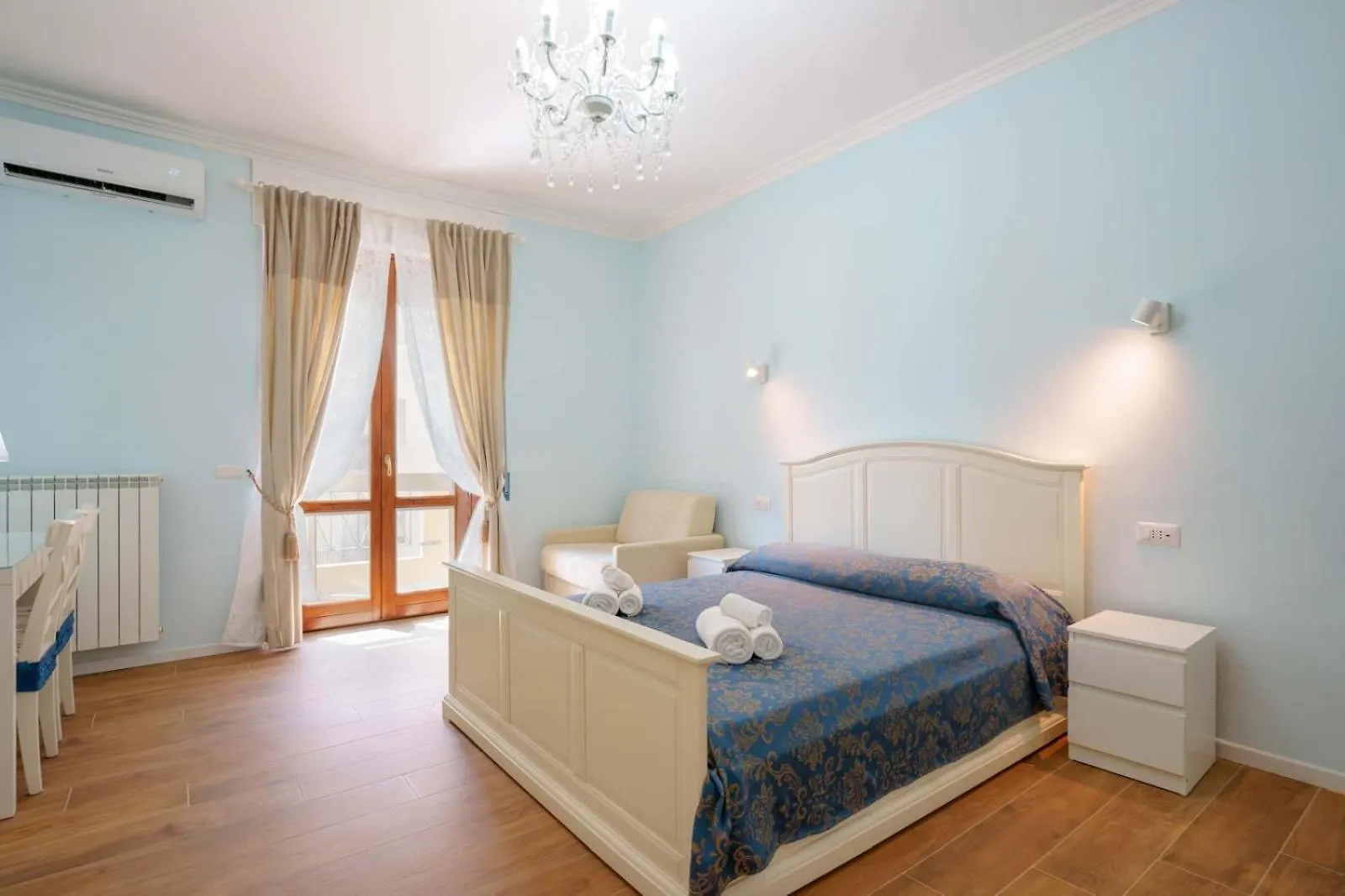 Al Teatro Lirico Otel Cagliari İtalya